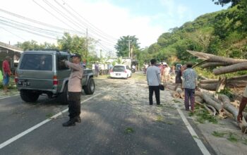 Respons Cepat Polsek Lembar Jaga Kamtibmas di Kegiatan Warga