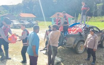 Polres Pegunungan Arfak Salurkan Bantuan Sembako kepada Warga Terdampak Longsor di Kampung Jim