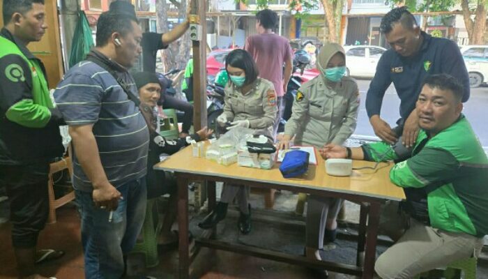 Semarak Hari Bhayangkara ke-79, Biddokkes Polda Sulut Gelar Pemeriksaan Kesehatan Gratis bagi Pengemudi Ojol