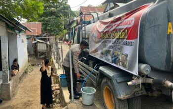 Wujud Kepedulian Nyata di HUT Ke-79 Bhayangkara Polres Bima Kembali Salurkan Bantuan Air Bersih di Desa Kalampa
