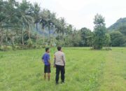 Bhabinkamtibmas Cendi Manik Dorong Ketahanan Pangan Lewat Kunjungan ke Petani