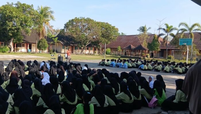 Mencegah Tawuran Remaja, Polsek Labuapi Gelar Sosialisasi di Karang Bongkot