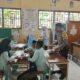 Pemerintah dan Polsek Sekotong Kolaborasi Distribusikan Makanan Bergizi untuk Ribuan Siswa