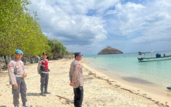 Upaya Polsek Sekotong Ciptakan Wisata Aman di Pantai Elak-Elak Lombok Barat