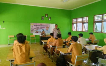 Dekatkan Diri ke Generasi Muda, Polsek Sekotong Turun ke Sekolah