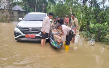 POLRES ACEH BARAT IMBAU WARGA TINGKATKAN KEWASPADAAN AKIBAT BANJIR DI KAWAY XVI
