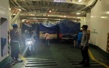 Polsek Kawasan Lembar Pastikan Legalitas Kendaraan Rute Bali